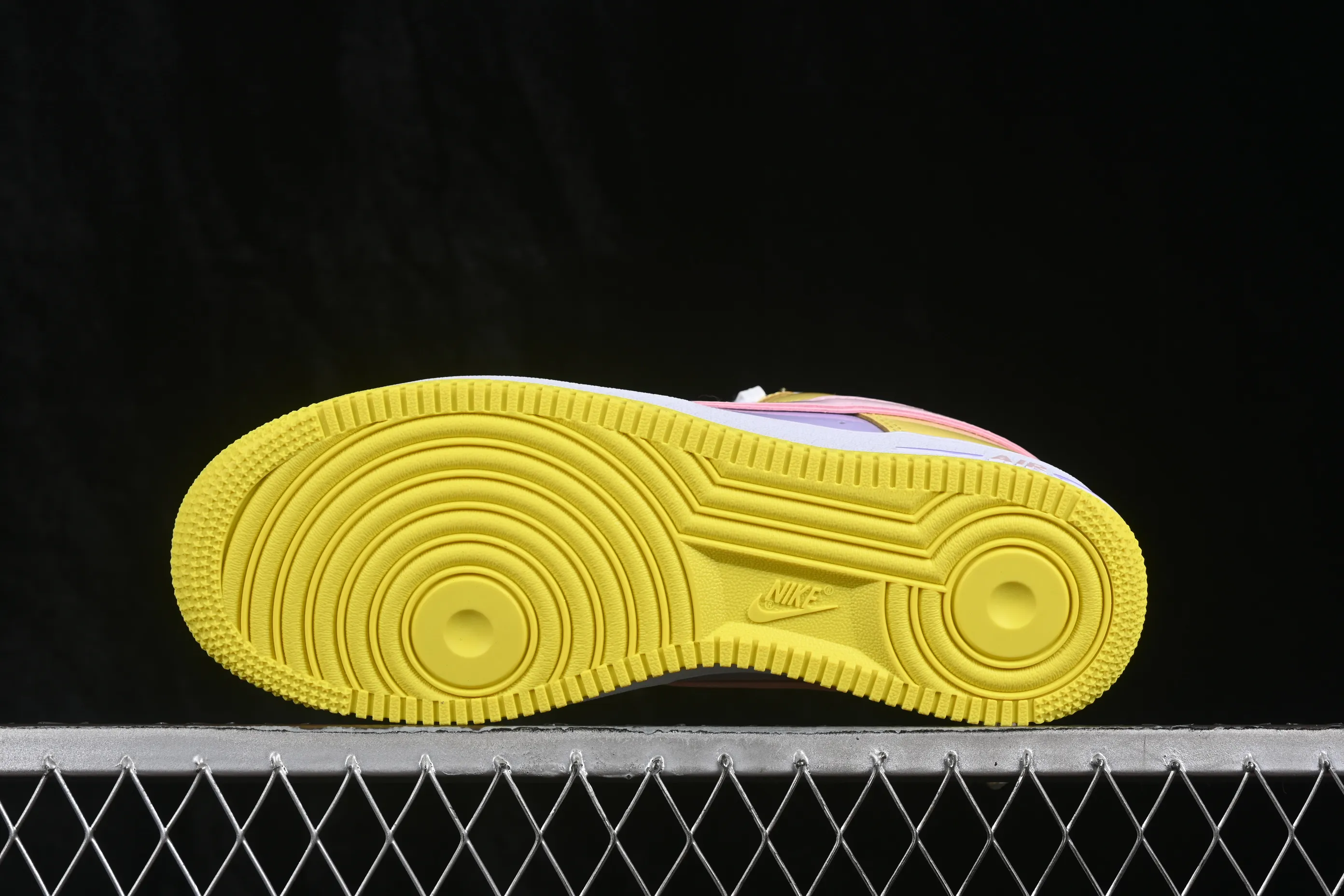 All categories Nk Air Force 1 Air Force series Nk Air Force 1 Low Air Force low-top Nike Air Force 1'07 Low patent leather color matching Air Force 1 low-top casual sneakers IQ9706-701